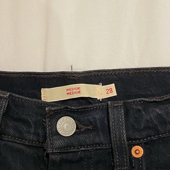 LEVI'S WEDGIE JEANS BRAND NEW W/O TAGS - Picture 2 of 3